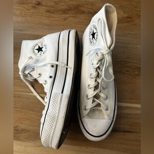 Converse Chuck Taylor Lift Platform Sneaker W10